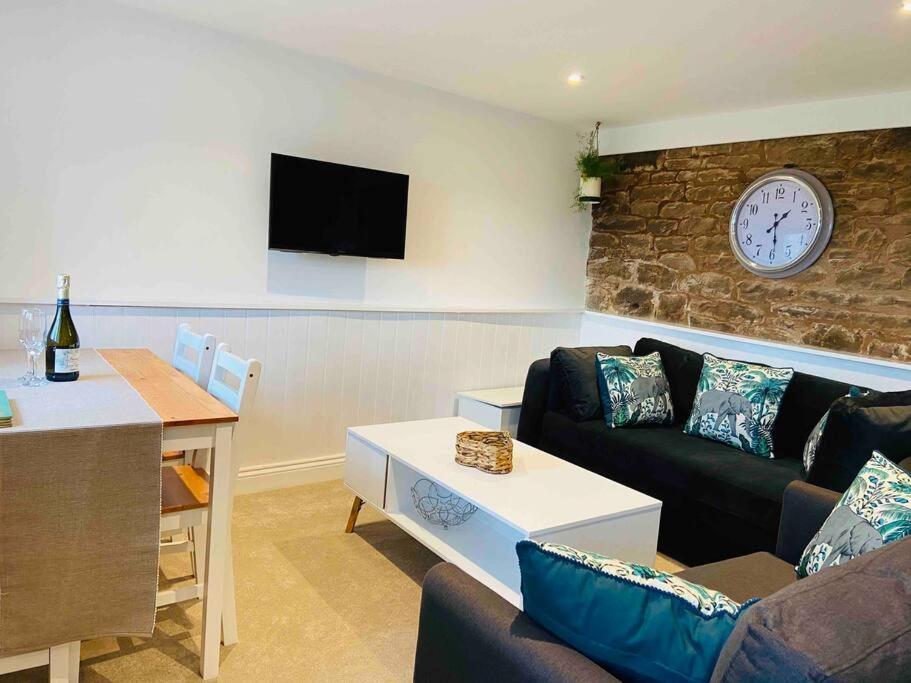 The Mill Stylish Rural Apartment With Beautiful Views Welsh Newton Common Екстериор снимка